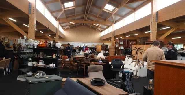 photo  à l’intérieur du nouveau site d’emmaüs à thouars, tout est déjà prêt pour accueillir les futurs clients.  &copy;  co 