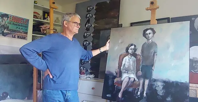 photo  jacques fouquet dans son atelier et ses nombreux tableaux.  &copy;  le maine libre 