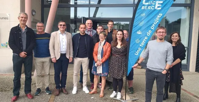 photo  les intervenants de la compétence sport en milieu scolaire et des élus.   &copy;  le maine libre 