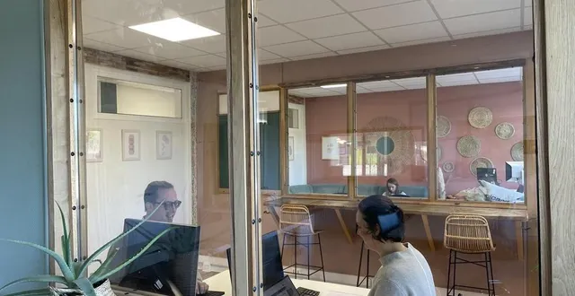 photo  crée il y a un an et demi, l’espace de travail partagé apidés à briouze, dans l’orne, accueille des entreprises et des salariés.  &copy;  ouest-france 