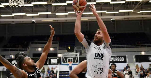 photo  joffrey sclear et rennes ont arraché la victoire face à tours.  &copy;  jocelyne régent 