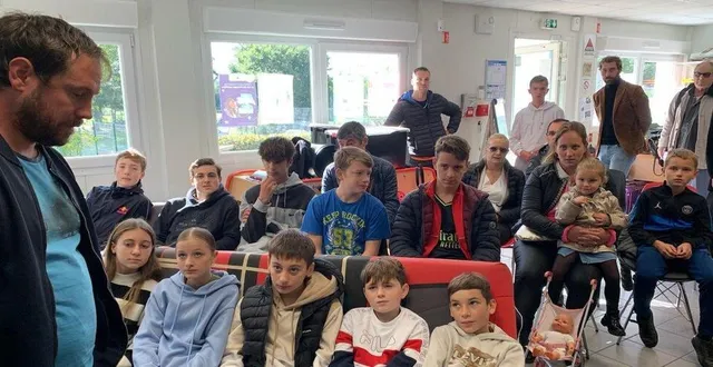 photo  les jeunes et familles réunis pour visionner le film des vacances.  &copy;  le maine libre 