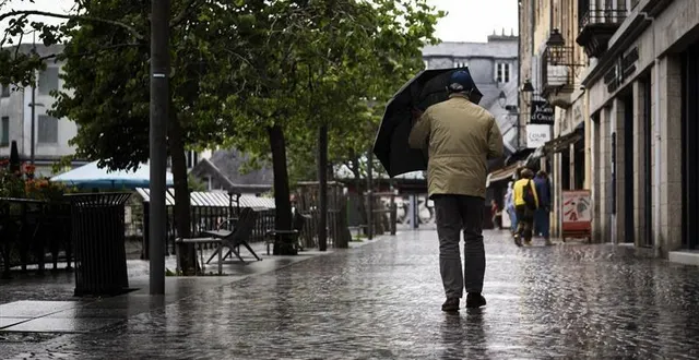 photo  une rue de quimper (finistère) par temps de pluie, le 24 août 2024. photo d’illustration.  &copy;  kévin guyot / ouest-france 