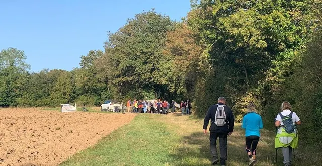 photo  le ravitaillement toujours apprécié des marcheurs pour reprendre quelques forces.   &copy;  aboi 