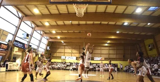 photo  le gymnase louvrier accueillera encore une grande partie des matches à domicile de l’usbd alençon cette saison.  &copy;  archives nathalie douley 