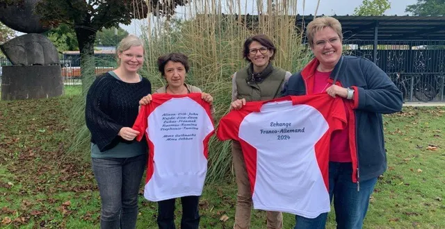 photo  susanne gebben, fabienne ecuyer, sandra molton et astrid gutknecht ont présenté le tee-shirt conçu par les jeunes allemands.  &copy;  le maine libre 