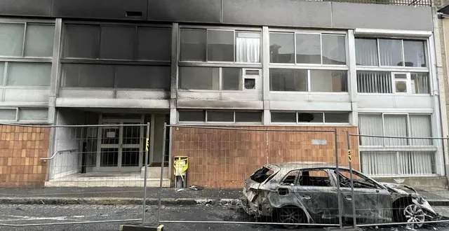 photo  l’entrée de la salle baudelaire, rue porchaine à alençon (orne), a été noircie par les flammes.  &copy;  ouest-france 