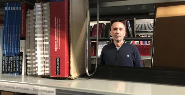 photo  daniel bourrion, 57 ans, conservateur aux bibliothèques de l’université d’angers (maine-et-loire) participe au prix du bibliothécaire de l’année 2024.  &copy;  ouest-france 