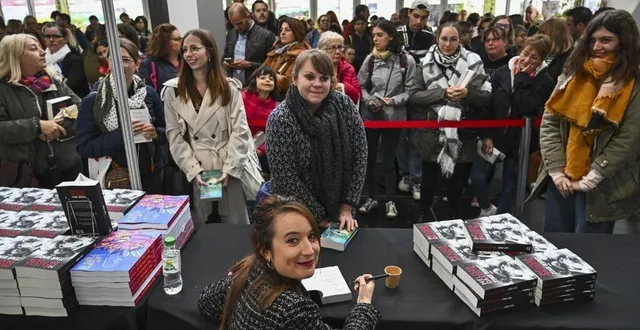 photo  mélissa da costa était l’une des têtes d’affiche du salon du livre du mans ce dimanche 6 octobre. sur la semaine entière, les organisateurs ont comptabilisé 67 000 entrées.  &copy;  denis lambert 