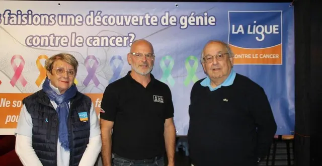 photo  sébastien moreau (au centre) avec viviane gandon et bernard aufrauvre.  &copy;  le maine libre 