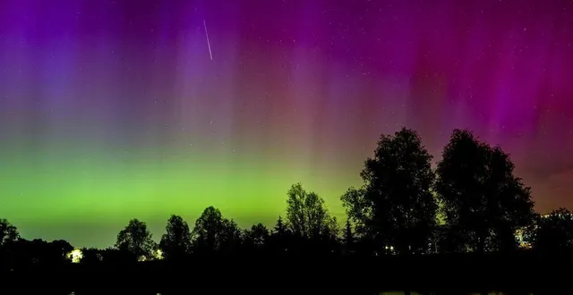 photo  une aurore boréale à thouaré-sur-loire (loire-atlantique).  &copy;  franck torres 