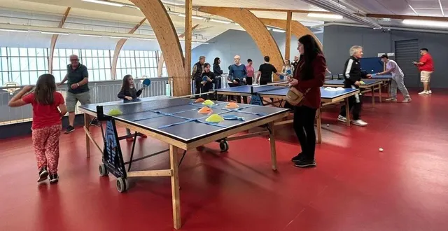 photo  l’entité theilloise du pongiste-club bellêmois a déployé ses tables en mezzanine du gymnase récemment baptisé bernard-lebranchu.  &copy;  ouest-france 