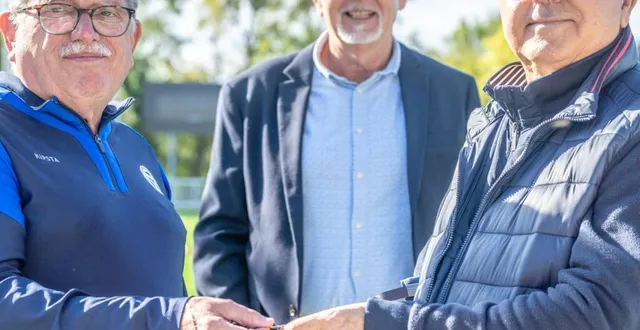 photo  dominique chain, président du smos, philippe kerebel, adjoint au maire et dominique forest, maire de saint-melaine-sur-aubance.  &copy;  co 