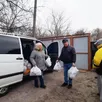 photo une distribution de l’association ukraine invicta aidée par l’association aide au tiers-monde de sainte-honorine-la-chardonne, dans la région de kharkiv, en ukraine.