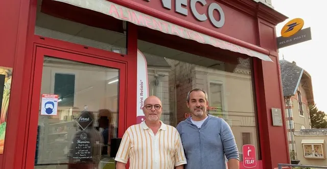 photo  bruno longrez-ramart et willy guichard ont repris cet été la supérette d’alimentation générale de vaas (sarthe).  &copy;  ouest-france 