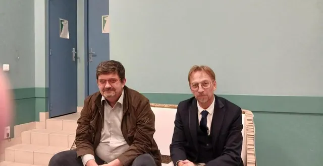 photo  vincent giraud (à gauche) et stéphane gérault invitent le public au 12e salon du jeu et du joueur, les 19 et 20 octobre 2024, à écommoy.  &copy;  ouest-france 