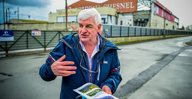 photo  en mars dernier, le maire de champagné patrick desmazières nous avait présenté l’ambitieux programme de réaménagement de la commune impliquant la réhabilitation de l’ancien site bordeau chesnel.  &copy;  archives le maine libre – yvon loué 