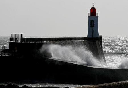 photo Des premières rafales de vent ont été constatées sur le littoral de Vendée comme ici aux Sables-d’Olonne avant l’arrivée de l’ancien ouragan Kirk. Météo France a annoncé ce mardi 8 octobre 2024 que 32 départements étaient placés en vigilance orange. (Photo Franck Dubray) Franck Dubray / Ouest France 