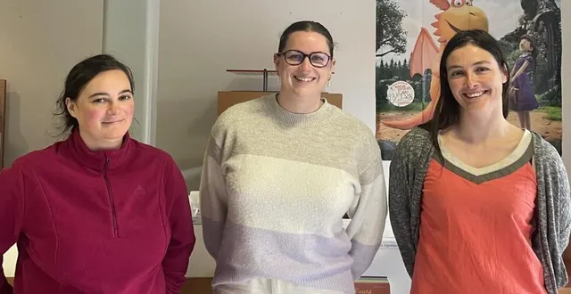 photo  aurélie auger et ilona leroux, accompagnées d’anne le bon, directrice du réseau le lien.  &copy;  ouest-france 