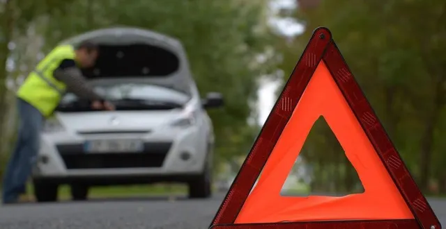 photo  la loi n’interdit pas de réparer son véhicule sur la voie publique, mais des arrêtés municipaux ou préfectoraux le peuvent.  &copy;  photo d’illustration archives co - josselin clair 