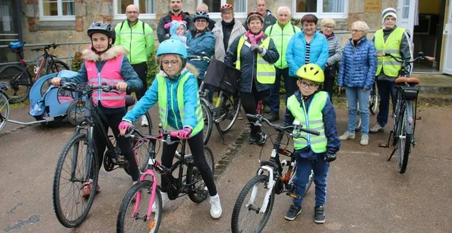 photo  les cyclistes se sont retrouvés en famille pour une sortie de 20 km.  &copy;  ouest-france 