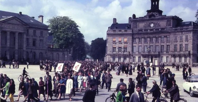 photo  à alençon, 2 500 personnes manifestaient, le 24 mai 1968.  &copy;  archives ouest-france 