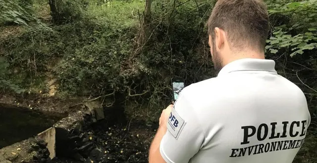 photo  des inspecteurs de l’office français de la biodiversité mènent une enquête pour déterminer l’origine de la pollution autour d’argentan et ses conséquences (photo d’illustration).  &copy;  archives ouest-france 