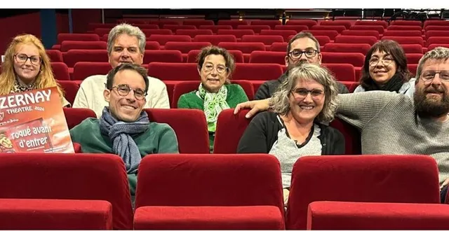 photo  les huit comédiens de la compagnie du brame qui jouent cette année. au premier plan : olivier chiron, véronique vrignaud et étienne ménard. à l’arrière : isoline burgevin, jacques fonteneau, laetitia pasquier, yohann cluzel et béatrice manceau.  &copy;  co 