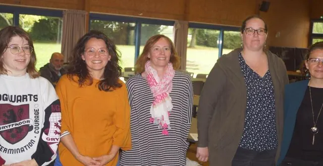 photo  le bureau de l’association des parents d’élèves (ape) élu après l’assembléegénérale.  &copy;  ouest-france 
