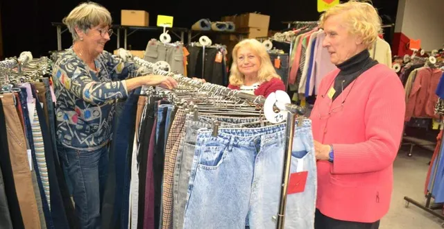 photo  pour cette nouvelle édition de la bourse aux vêtements, organisée par familles rurales, près de 150 bénévoles sont mobilisés.  &copy;  le maine libre 