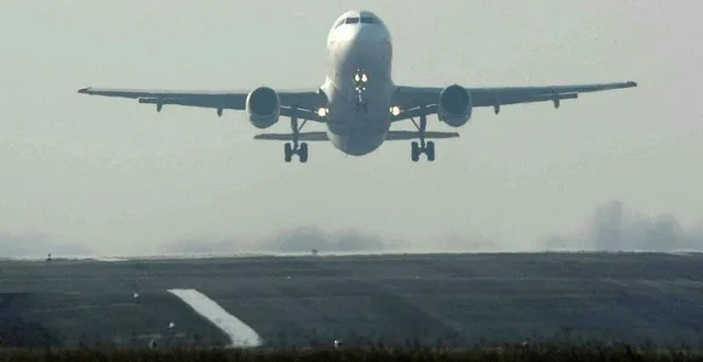 photo  envol d’un avion, au-dessus de l’aéroport de nantes-atlantique.  &copy;  franck dubray / ouest-france. 