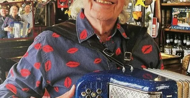 photo  gilou anime toujours les galas et autres soirées dansantes avec son accordéon.  &copy;  gilles lecouty 