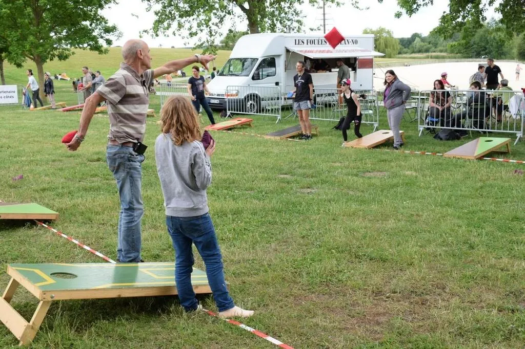 C’est quoi le cornhole, ce jeu d’adresse qui apparaît pour la première
