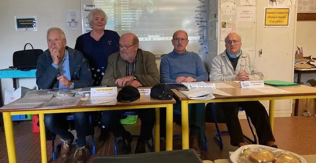 photo  thierry besson, membre ; janine barbey trésorière ; michel chollet, trésorier adjoint ; françois baille, vice-président et michel hamon, secrétaire.  &copy;  dr 