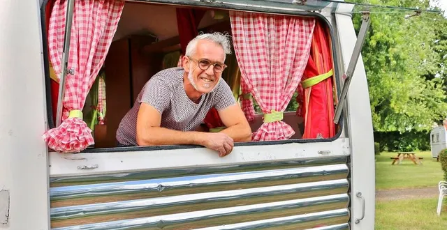 photo  jean-michel loison, ici en juin 2020, dans l’une des caravanes vintage de son camping, à avoise.  &copy;  archives ouest-france 