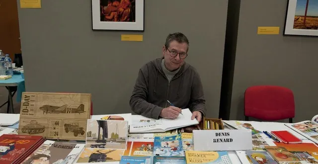 photo  denis renard, présente ses ouvrages, lors du salon du livre des écrivains en suisse normande. « après la carneille, je vais travailler à la réalisation d’une bd autour du château et village de blangy-le-château en pays d’auge. »  &copy;  photo de presse 