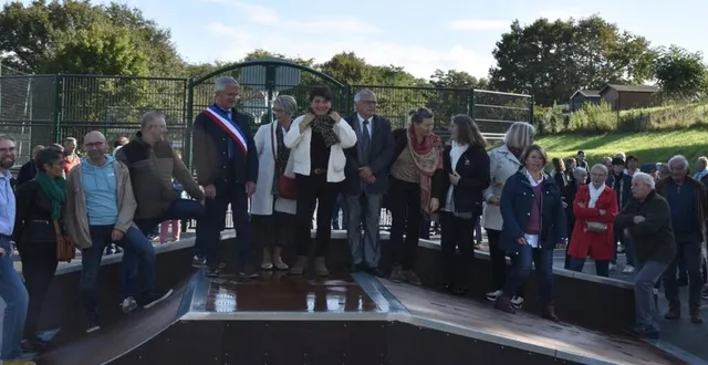 photo  élus et habitants largement présents à l’inauguration.  &copy;  le maine libre 