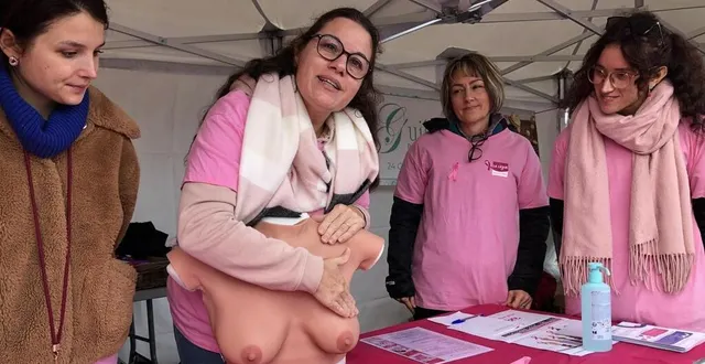 photo  émilie, étudiante en 3e année à l’ifsi, explique comment bien pratiquer une autopalpation des seins, que ce soit chez la femme ou chez l’homme.  &copy;  le maine libre 