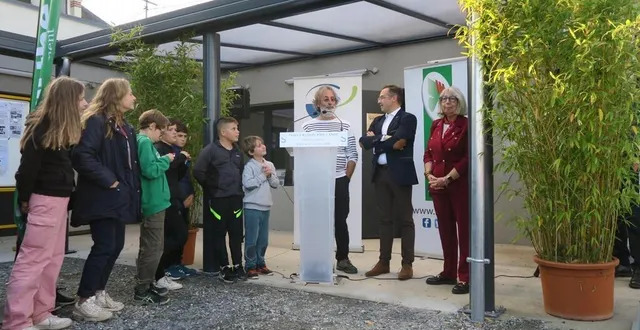 photo  didier bazot, coprésident du ckcs, a pris la parole aux côtés de nicolas leudière, le maire, et martine crnkovic, conseillère départementale, lors de l’inauguration de la base nautique, samedi 12 octobre 2024.  &copy;  ouest-france 