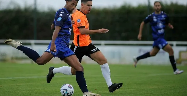 photo  jérôme lemoine a manqué son tir au but, hier à la rochelle.  &copy;  co – christophe bernard 
