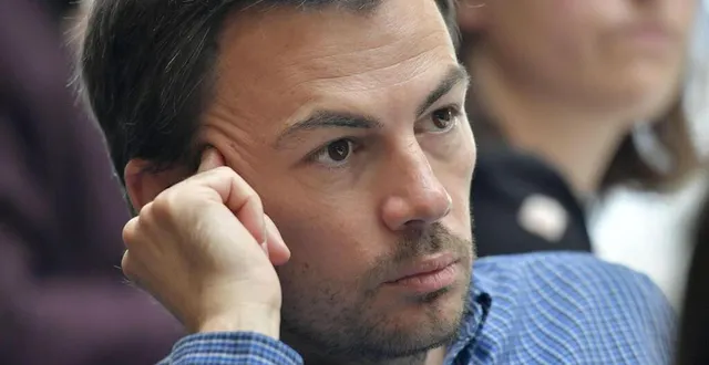 photo  florian le teuff, 44 ans, est treizième adjoint à la maire de nantes, en charge des enjeux bretons. non encarté, il est membre du groupe des élus écologistes à la ville.  &copy;  jérôme fouquet / archives ouest-france 