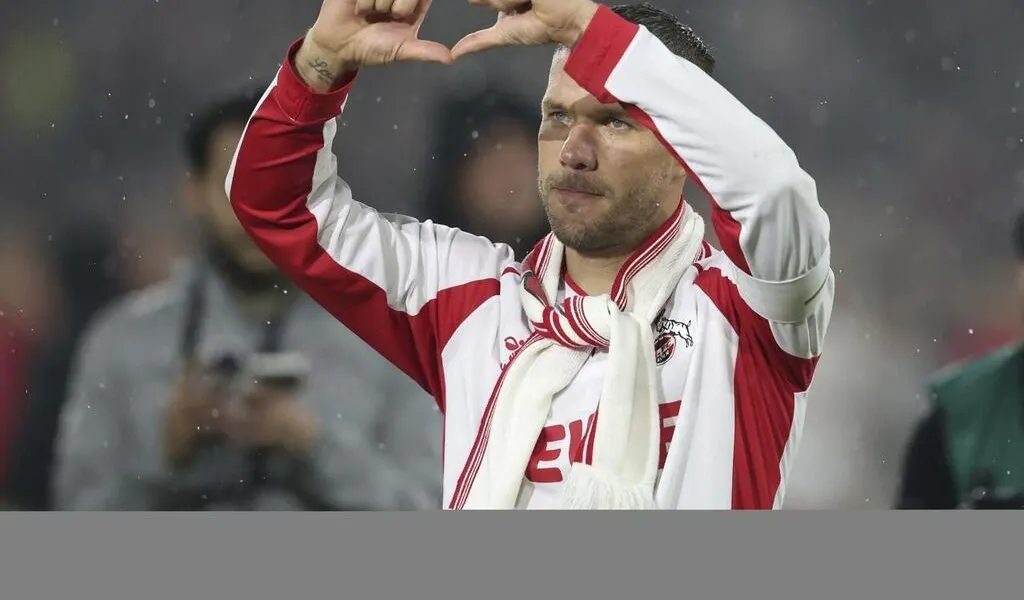 Football. Lukas Podolski a rendu visite au supporter poignardé lors de