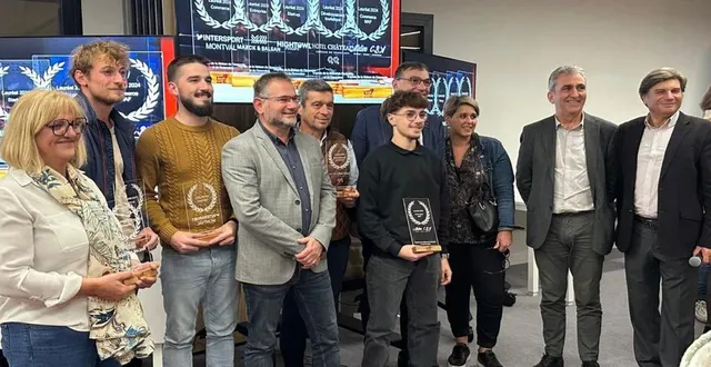 photo  les lauréats avec les élus et denys wissler (à droite), responsable du pôle économique et numérique au sein de la communauté de communes loir-lucé-bercé.   &copy;  f3a productions -jérémy gibier 