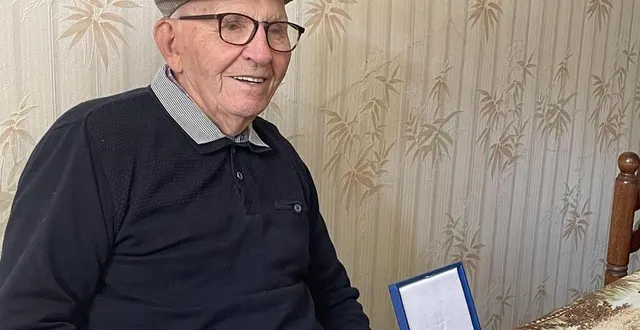 photo  en 2023, le chantenaysien robert bazoge avait reçu la médaille des centenaires décernée par le sénat.  &copy;  archives ouest-france 