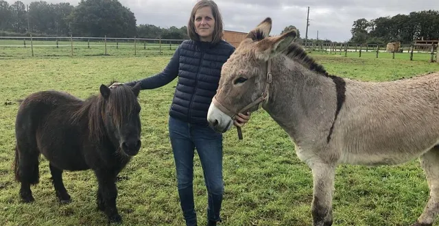 photo  hélène perthue est la propriétaire et gérante de la nouvelle ferme pédagogique, dites ferme équestre du fan à bazouges-cré-sur-loir, près de la flèche (sarthe).  &copy;  ouest-france 