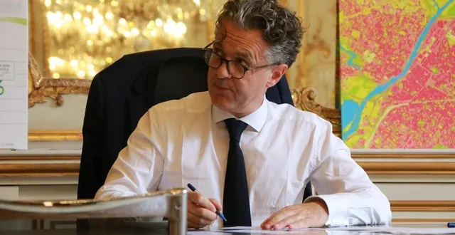 photo  le maire d’angers, christophe béchu, veut accélérer la cadence pour réduire les émissions du territoire à l’horizon 2030.  &copy;  ouest-france 