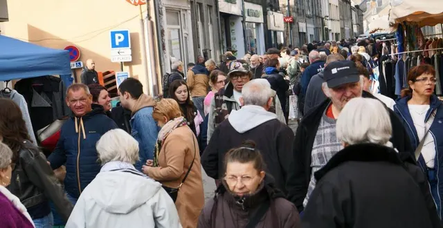 photo  en fin de matinée, il était déjà difficile de se frayer un chemin dans les rues.  &copy;  ouest-france 