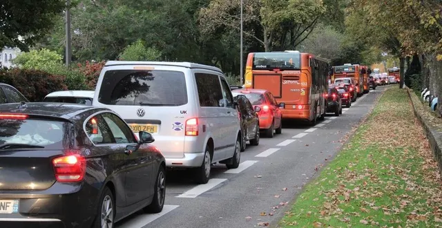photo  les modifications de circulation entraînent de gros bouchons sur les quais.  &copy;  le maine libre 