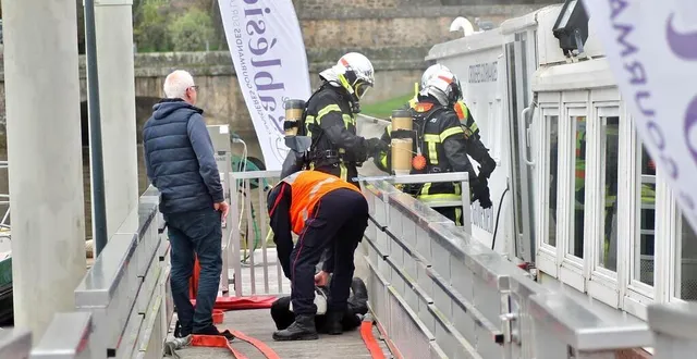photo  les pompiers sont intervenus à l’intérieur du bateau restaurant sous l’œil du capitaine geoffrey boureau, mardi 15 octobre 2024.  &copy;  ouest-france 