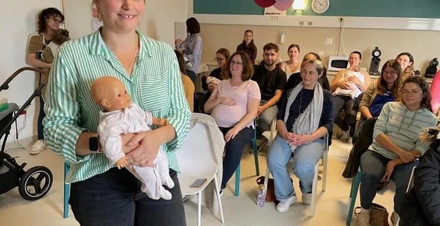 photo  charlotte caytan anime des ateliers autour de l’allaitement, une à deux fois par mois, à la maternité du tertre-rouge.  &copy;  ouest-france 